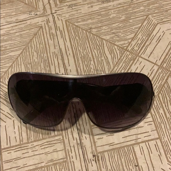 Dont wear them any more especially with a baby - Picture 3 of 4